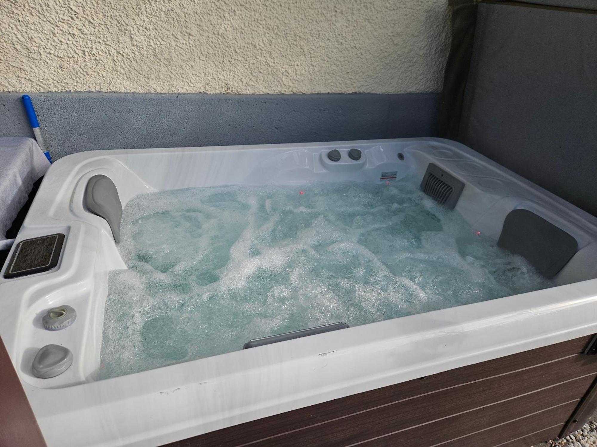 Premium Apartment Mit Privatem Whirlpool, Sauna, Garten Sankt Martin am Grimming Esterno foto